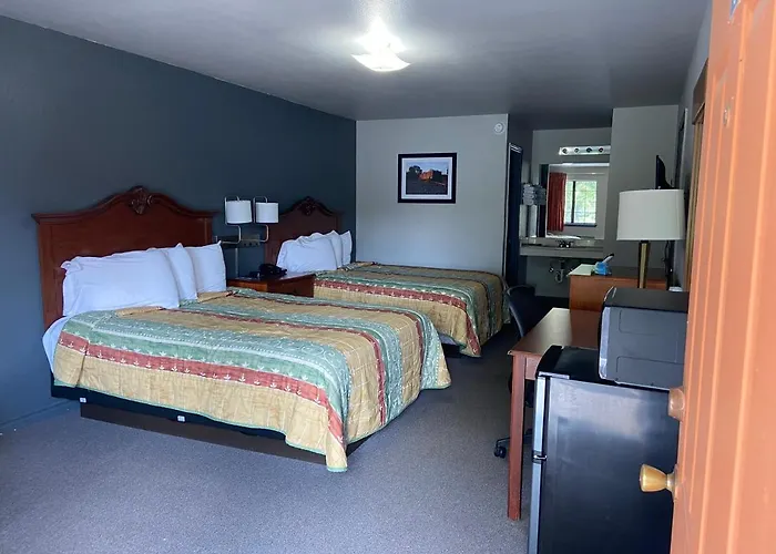 Redbud Inn